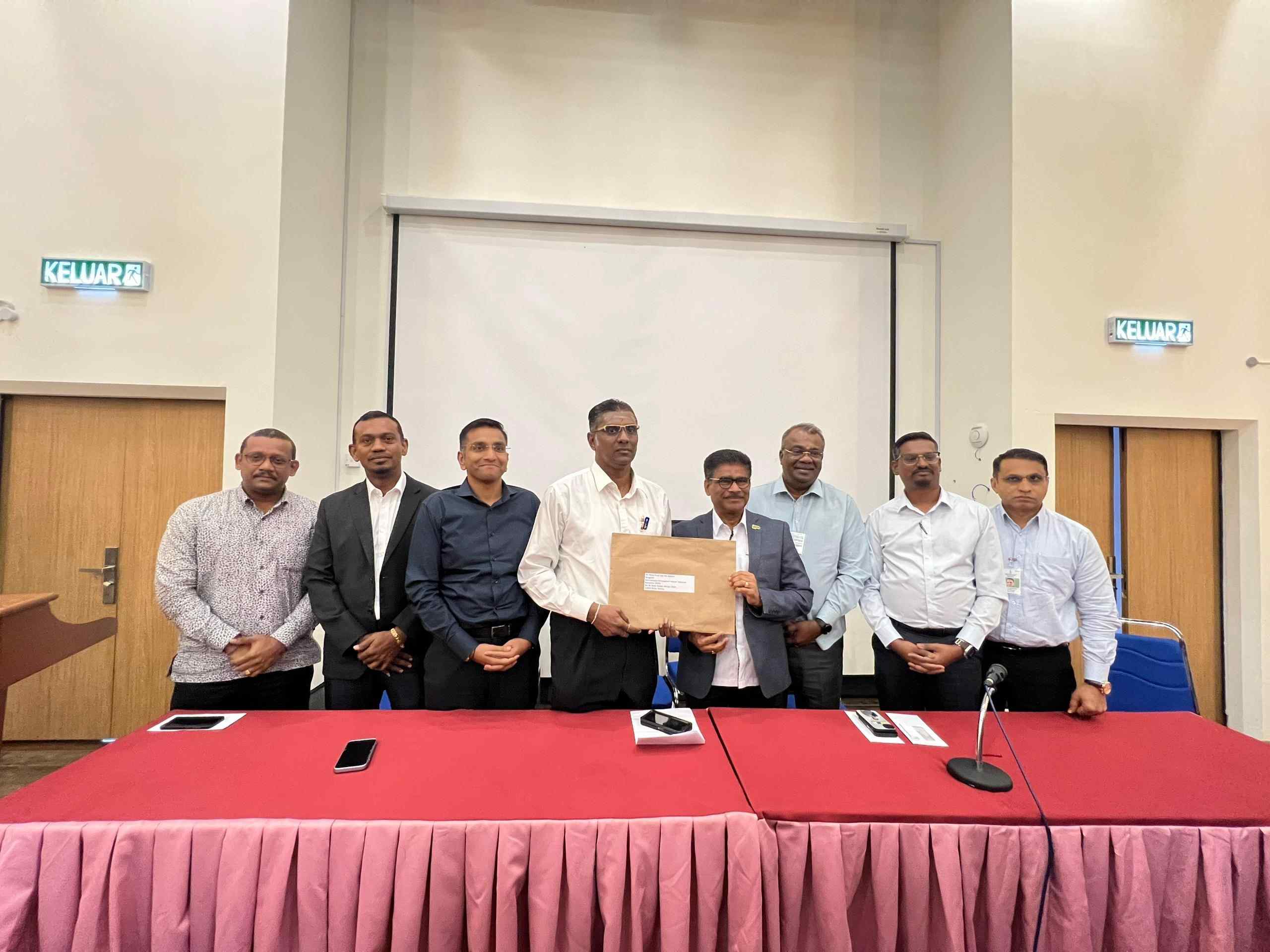 மக்களின் புகார்களை SPRM- மிடமே விட்டுவிடுகிறோம்