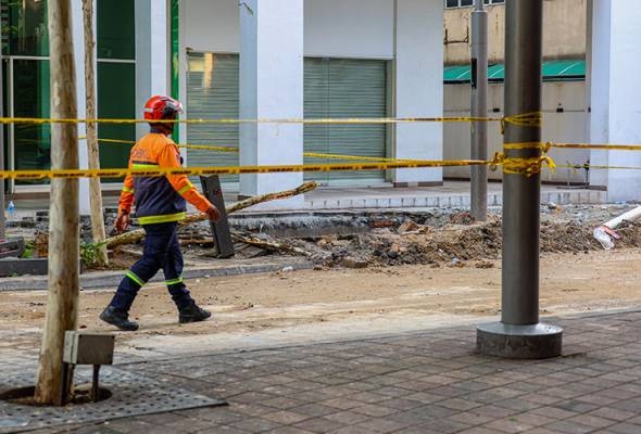 மஸ்ஜிட் இந்தியா வெறிச்சோடி காணப்படுகின்றன