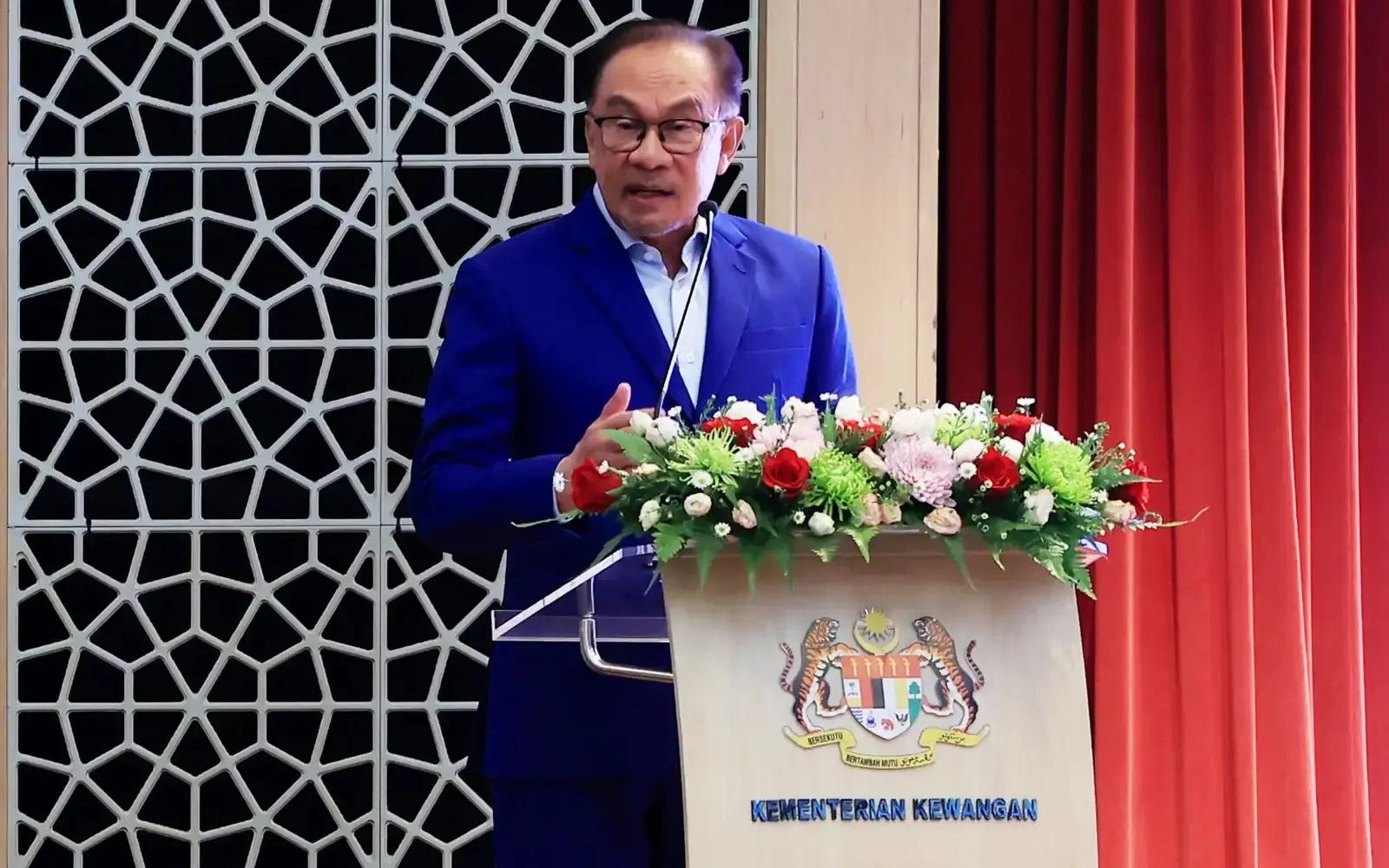 2025ஆம் ஆண்டுக்கான வரவு செலவு திட்டத்தில், மக்களின் வாழ்க்கை செலவினங்களைக் குறைப்பதில் கவனம் செலுத்தப்படும்! பிரதமர் அன்வார்  கூறுகின்றார்