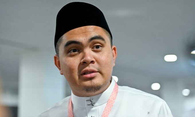 கட்சித் தலைவர் மகள் என்பது கேள்வி அல்ல