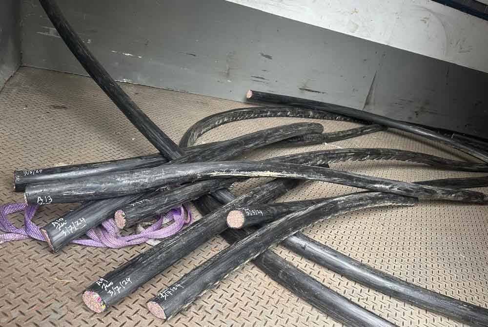 மின்சாரக் கேபலை களவாடிய ஐந்து குத்தகைத் தொழிலாளர்கள் கைது