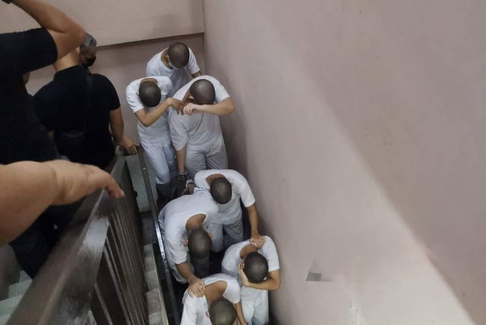 13 இளைஞர்கள் மீது கொலை குற்றச்சாட்டு