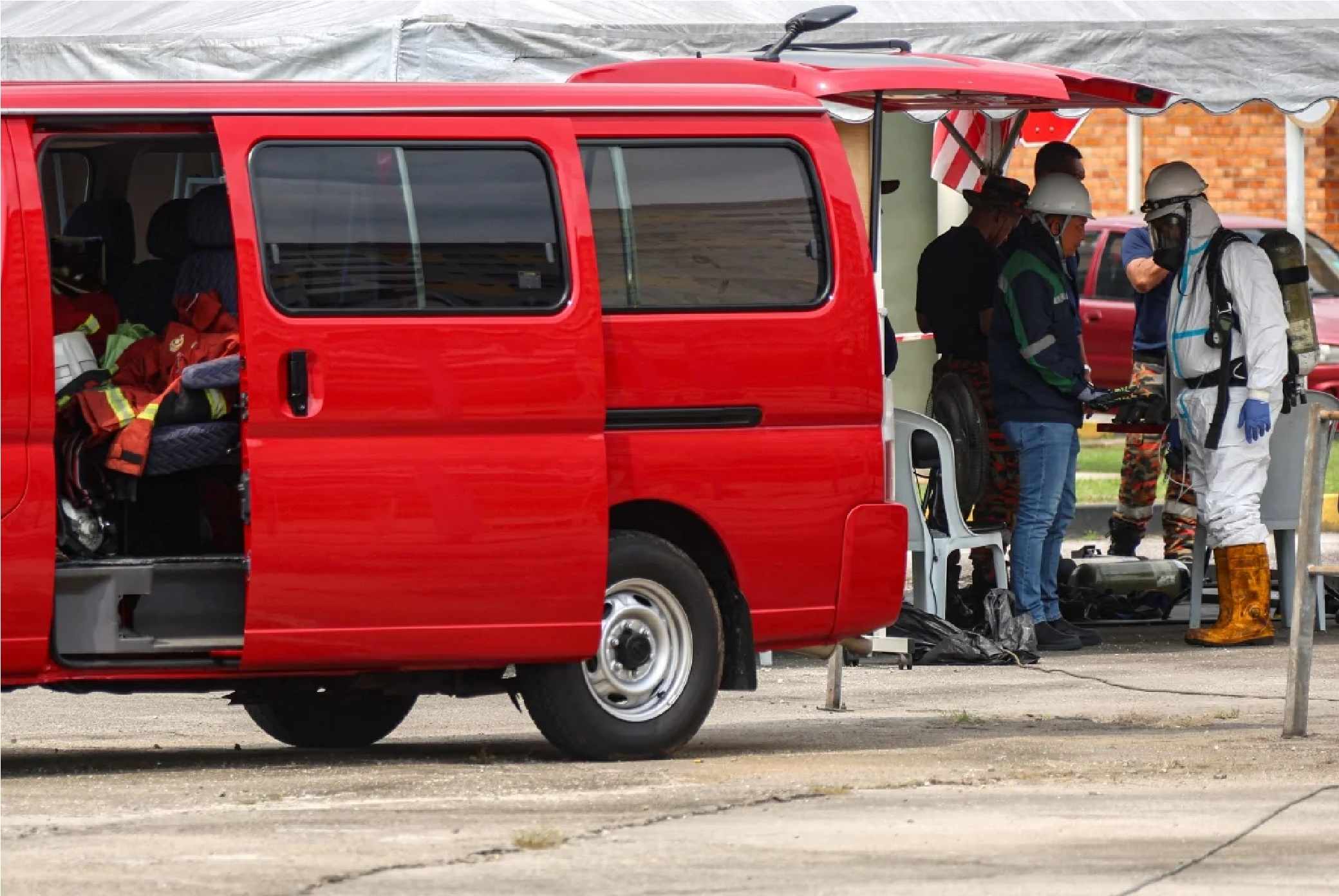 பாதாள சாக்கடைக்குள் முக்குளிப்பு முறையில் விஜயலெட்சுமியை தேடும் பணி நிறுத்தப்பட்டது