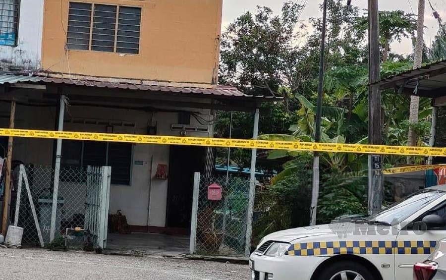 இருவர் வீட்டில் இறந்து கிடந்தனர்