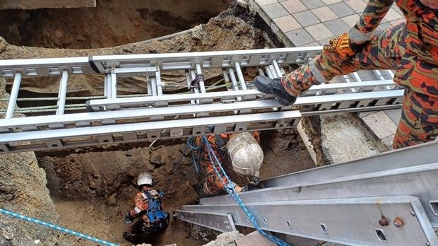 Masjid India-வில் இந்திய சுற்றுப்பயணி புதையுண்டார் / முழு வீச்சில் தேடுதல் பணி