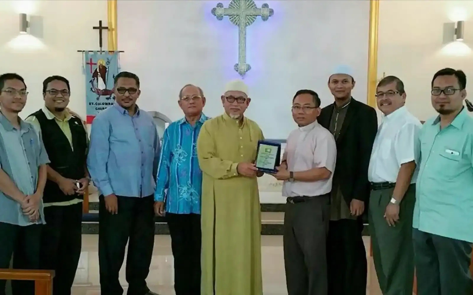 மற்ற வழிபாட்டுத்தளங்களுக்கு இஸ்லாமியர்கள் வருகை புரிய முடியும் / கல்விமான் கூறுகிறார்