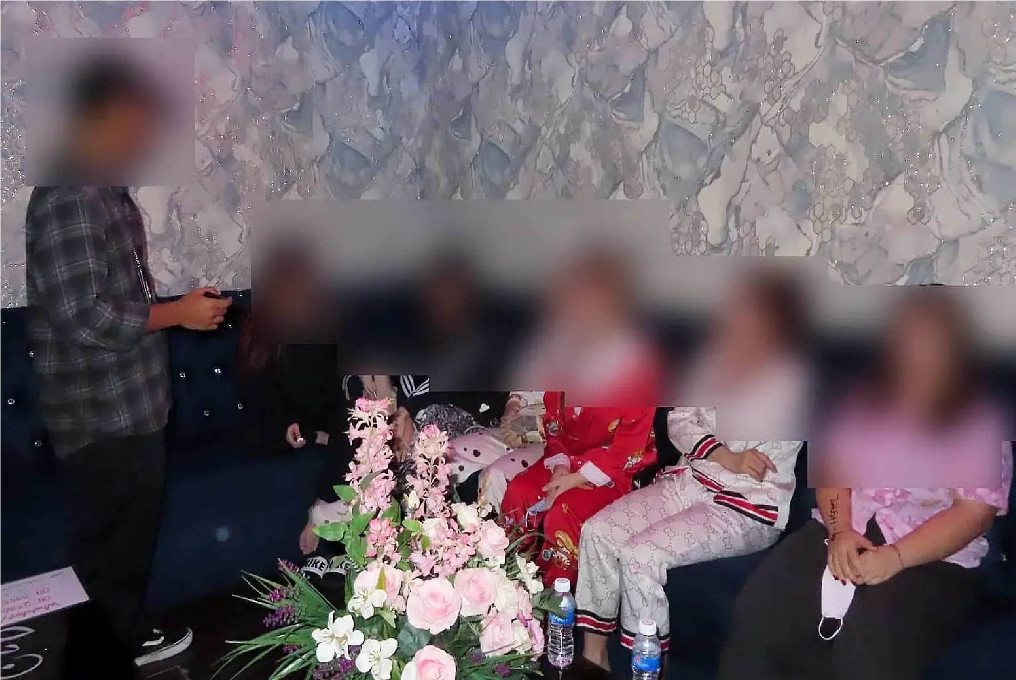 6 வெளிநாட்டுப் பெண்கள் காப்பாற்றப்பட்டனர்