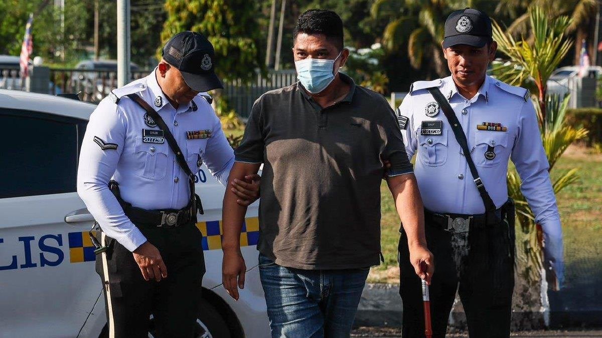 அபாயகரமாக பேருந்தை செலுத்தியதாக ஓட்டுநர் மீது குற்றச்சாட்டு