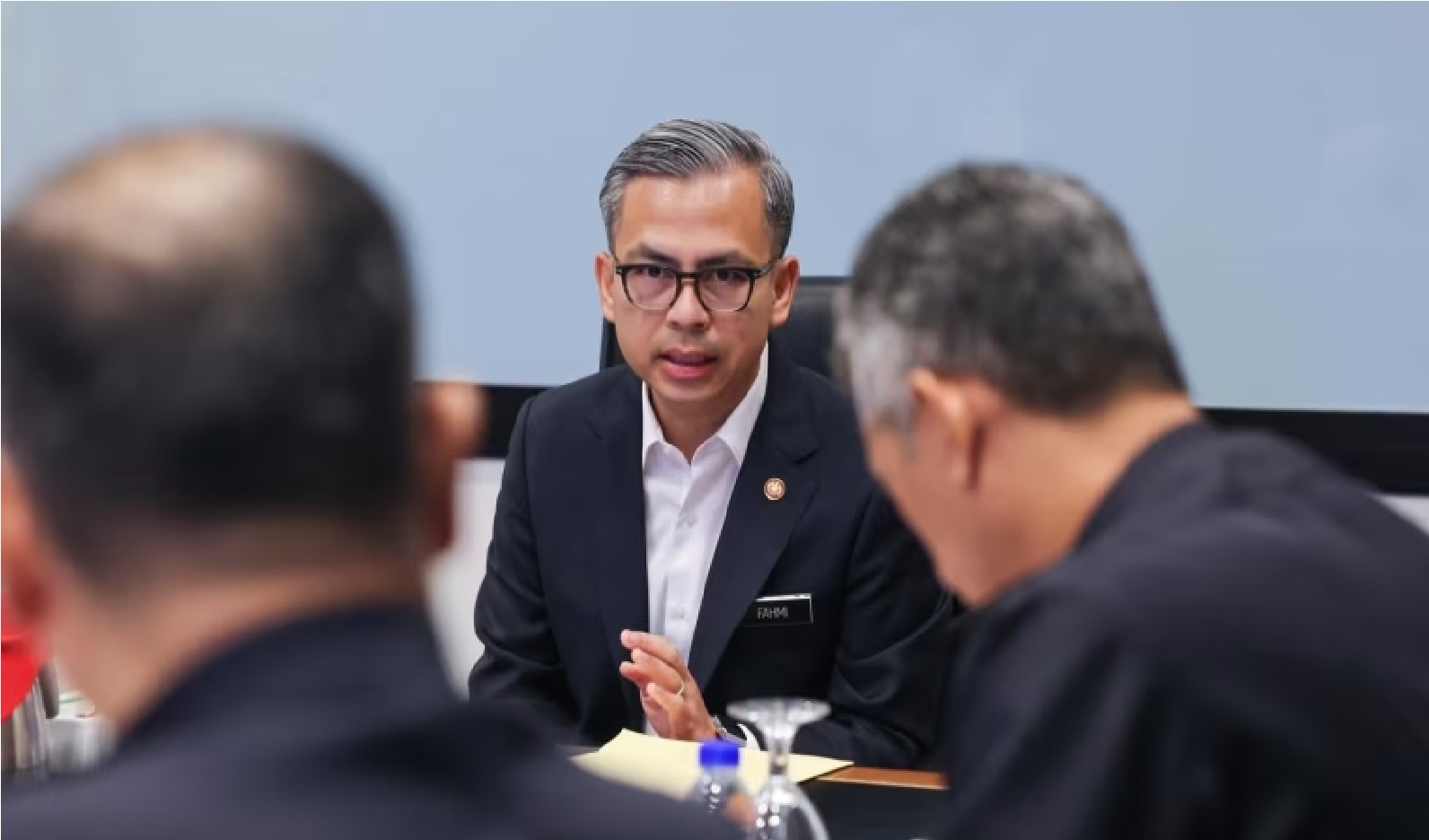 உரிமம் இல்லாத சமூக வளைத்தள நடத்துநர்களுக்கு 5 லட்சம் வெள்ளி அபராதம் அல்லது 5 ஆண்டு சிறை