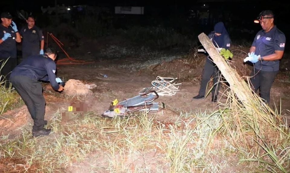 ஒருவர்  வெட்டிக்கொலை  மற்றோருவர் படுகாயம்