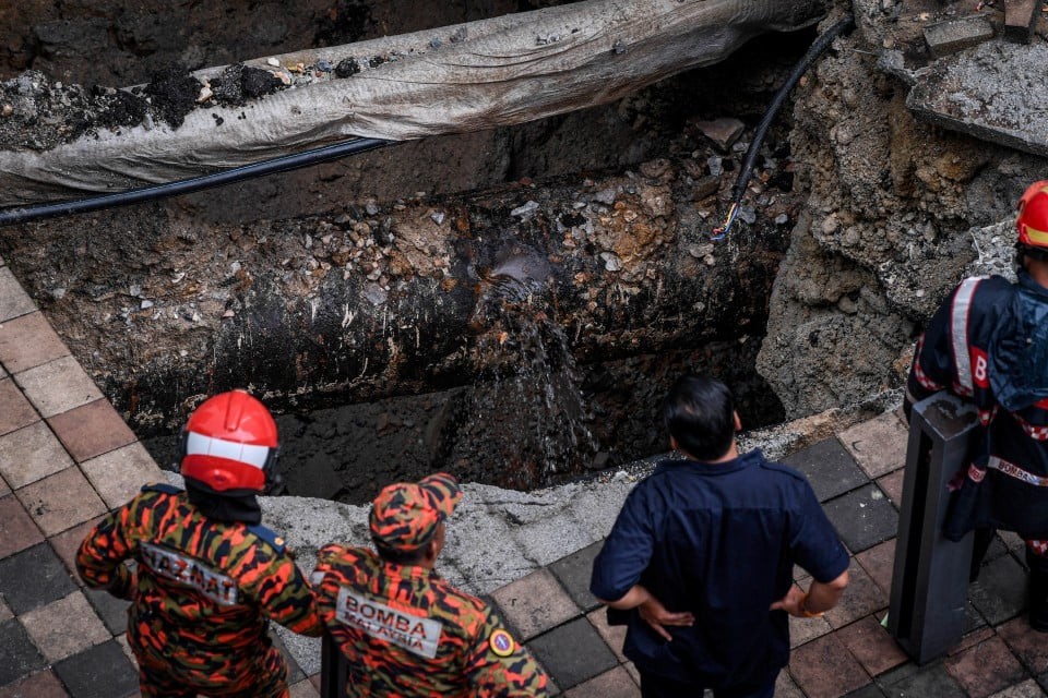 விஜயலெட்சுமின் உடல், நீரோட்டப்பகுதியின் இடுக்களில் சிக்கியிருக்கலாம்