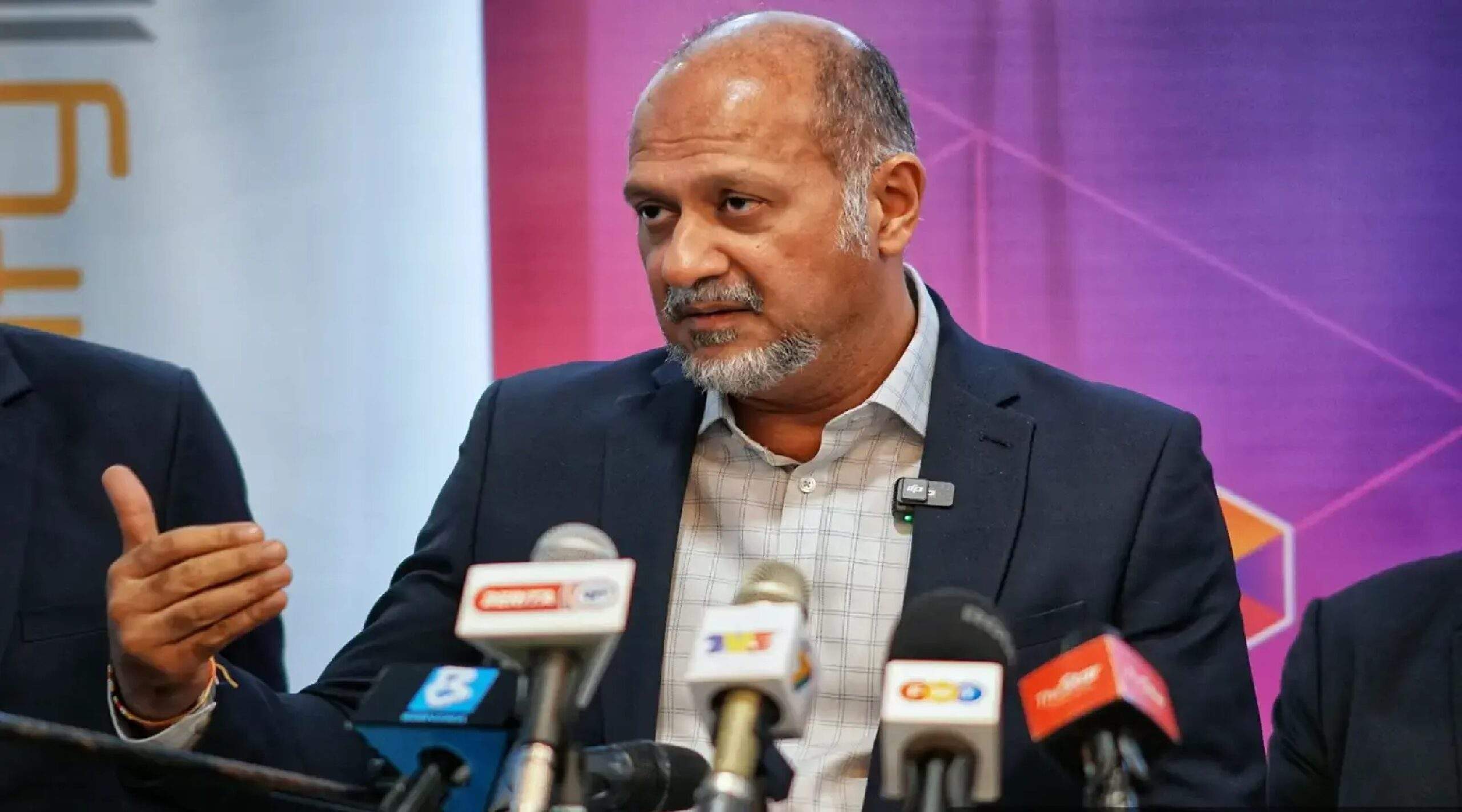 ஓன்லைன் மோசடிகாளல் 318 கோடி வெள்ளி இழப்பு