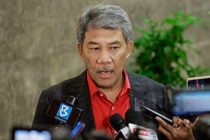 அவர் பெண் வேட்பாளராக இருக்க வேண்டும் என்ற கட்டாயமில்லை