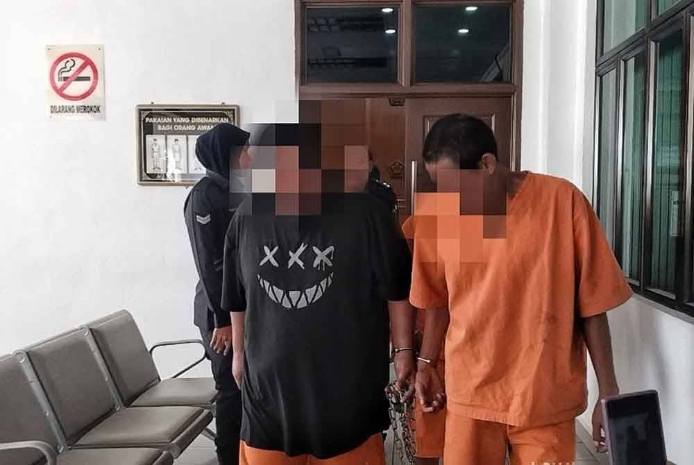 இரு மகள்களிடம் பாலியல் வல்லுறவு