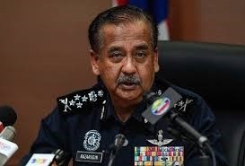 கொடுத்தப் பணத்தை திரும்ப கேட்டதற்காக பொய் புகார் செய்வதா?