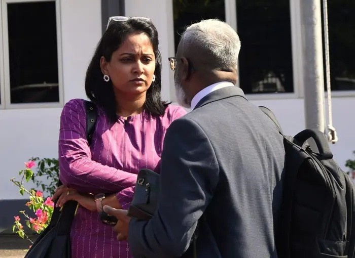 பெண் ஆசிரியர் மீது குற்றச்சாட்டு