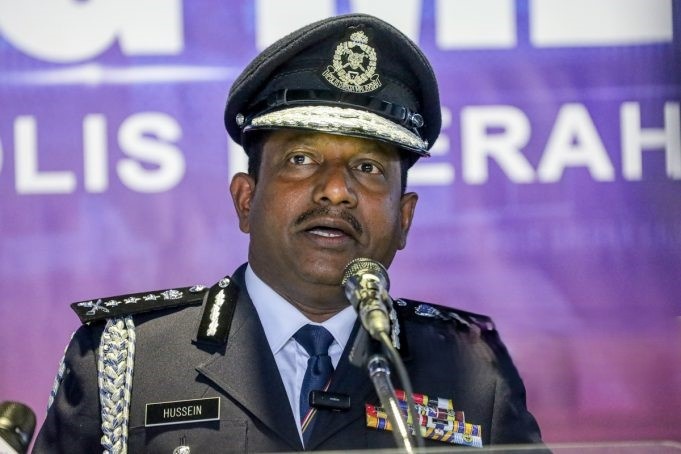 காதல்  மோசடியில் மூதாட்டி 19 லட்சம் வெள்ளியை இழந்தார்