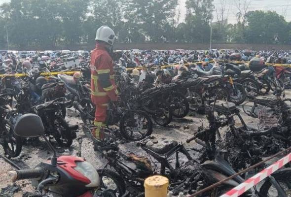 தீ விபத்தில் 26 மோட்டார் சைக்கிள்கள் அழிந்தன