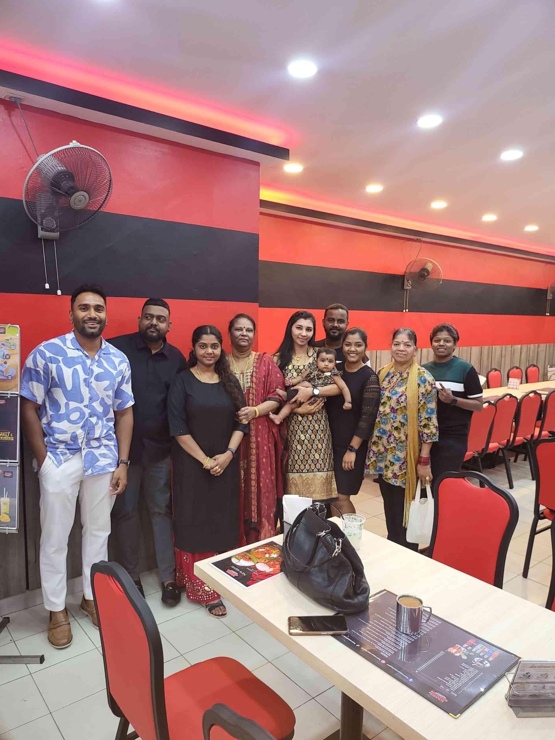 காரசாரம் உணவகத்தின் மூன்றாம் ஆண்டு நிறைவு விழா கொண்டாட்டம்