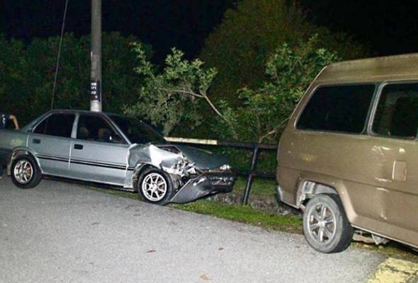 பத்து வயது சிறுவன் செலுத்திய கார் விபத்துக்குள்ளானது