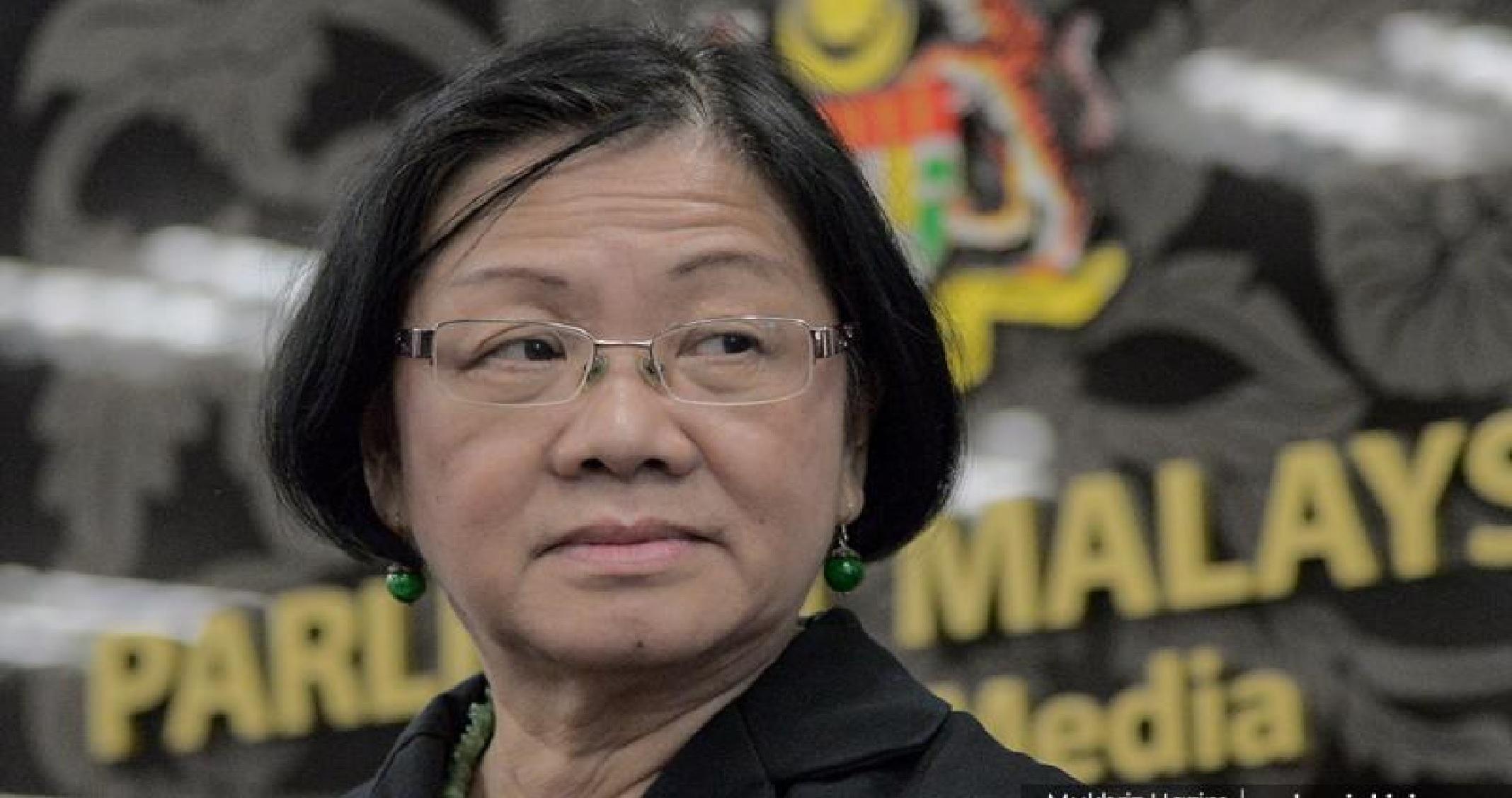 பலதார திருமண நாயகன் போல் காட்டிக்கொள்ள விரும்புகிறார்