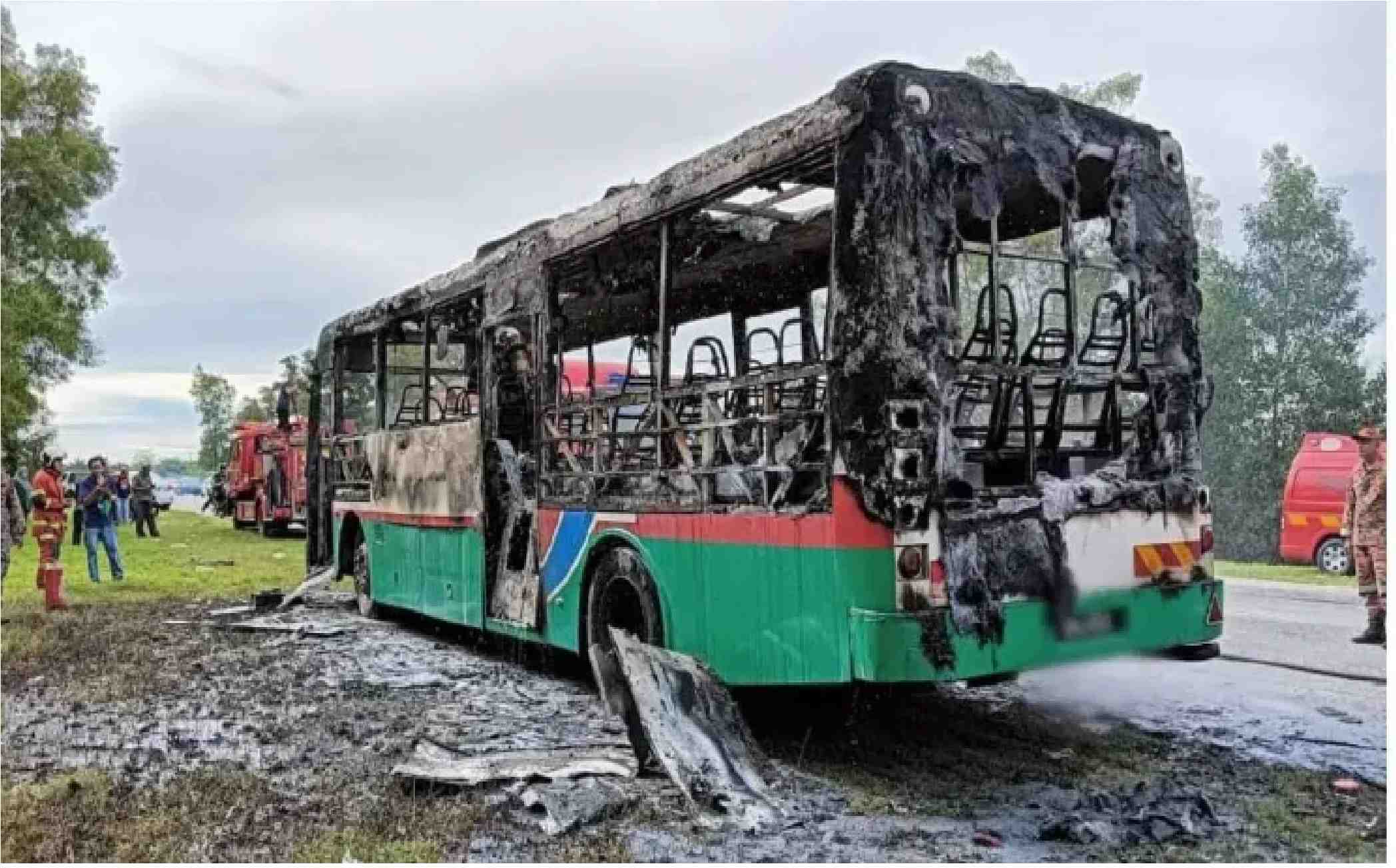 பேருந்து தீப்பிடித்துக்கொண்டது, பயணிகள் உயிர் தப்பினர்