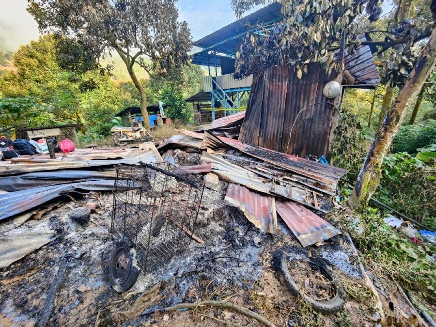 குடில்களுக்கு தீயிடுவதா? அமலாக்க அதிகாரிகளின் நடவடிக்கைக்கு எதிர்ப்பு