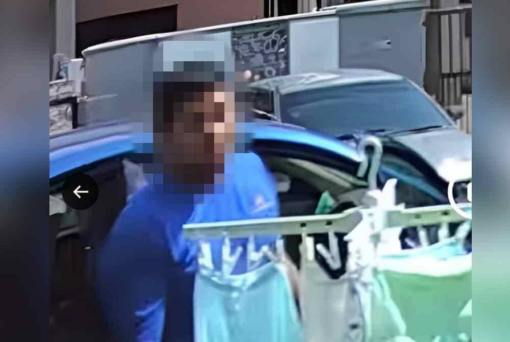 அந்த ஆயிர் பிடிபட்டார்.