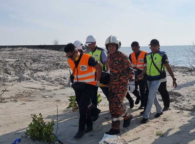 லோரி ஓட்டுநரின் சடலம் மீட்கப்பட்டது