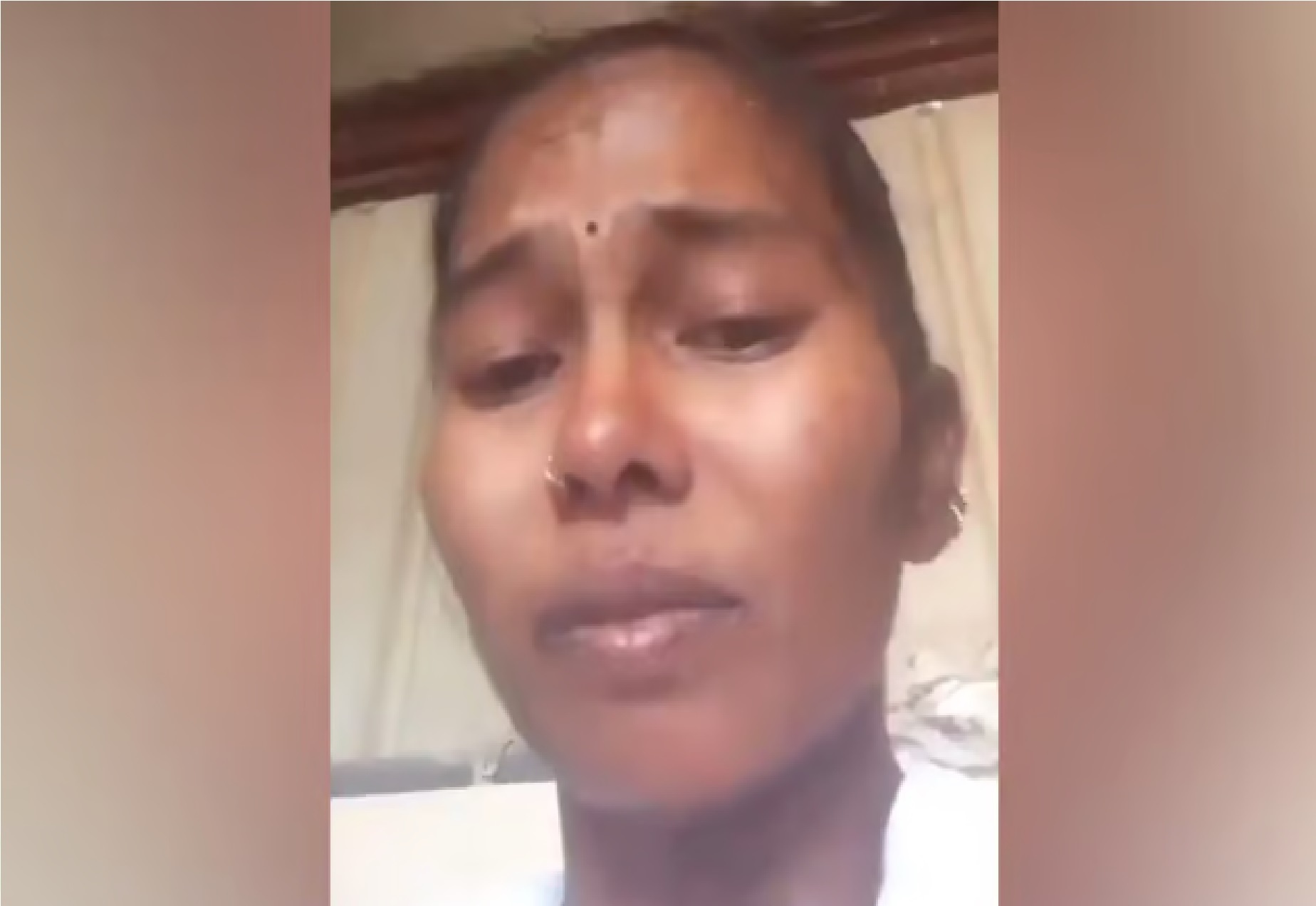 ”தயவுசெய்து என்னைக் காப்பாத்துங்க”-குவைத்தில் சித்திரவதை அனுபவிக்கும் ஆந்திரப் பெண் வீடியோ வெளியீடு!