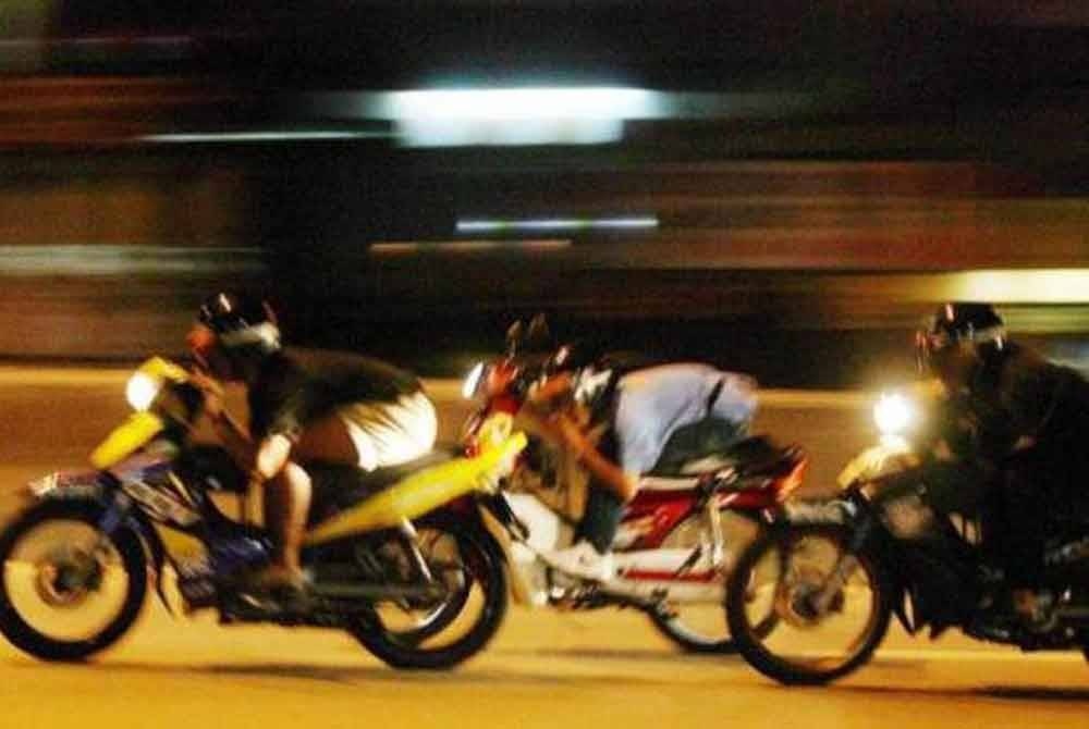 சாலை கேடிகள், ஒரு சிறார் உட்பட 15 பேர் கைது