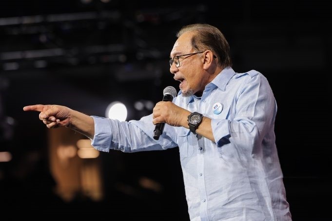 எனக்கு எதிராக நம்பிக்கையில்லாத் தீர்மானத்தை கொண்டு வாருங்கள் / எதிர்க்கட்சியினருக்கு சவால் விடுத்தார் பிரதமர் டத்தோஸ்ரீ அன்வார்