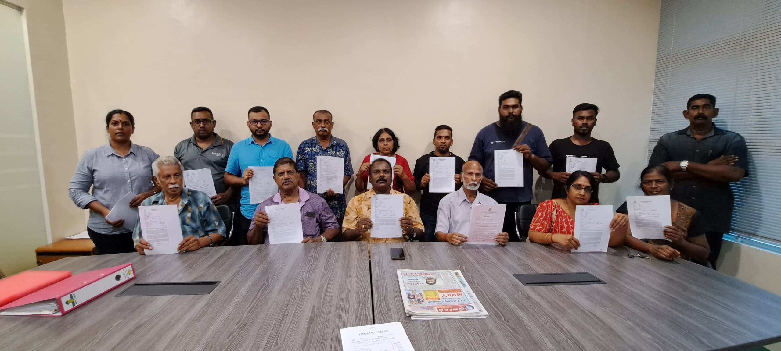 தீபாவளி மறுவாரத்திலேயே வீடுகளை காலி செய்ய வேண்டுமா? / கோம்பாக் மாவட்ட – நில அலுவலகத்தின் அதிகார துஷ்பிரயோகம்?