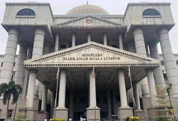 கணவர், மனைவி மீது குற்றச்சாட்டு