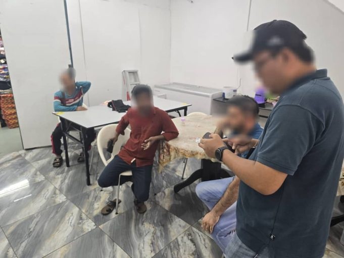 சிகை அலங்கரிப்பு நிலையங்கள், உணவகங்களில் 45 பேர் கைது