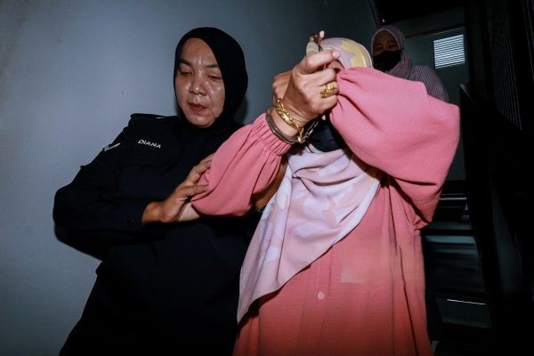 பள்ளி தலைமையாசிரியருக்கு 10 ஆயிரம் வெள்ளி அபராதம்