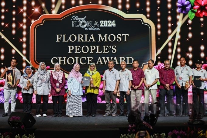 8 லட்சம் பேர் வருகை புரிந்து சாதனை