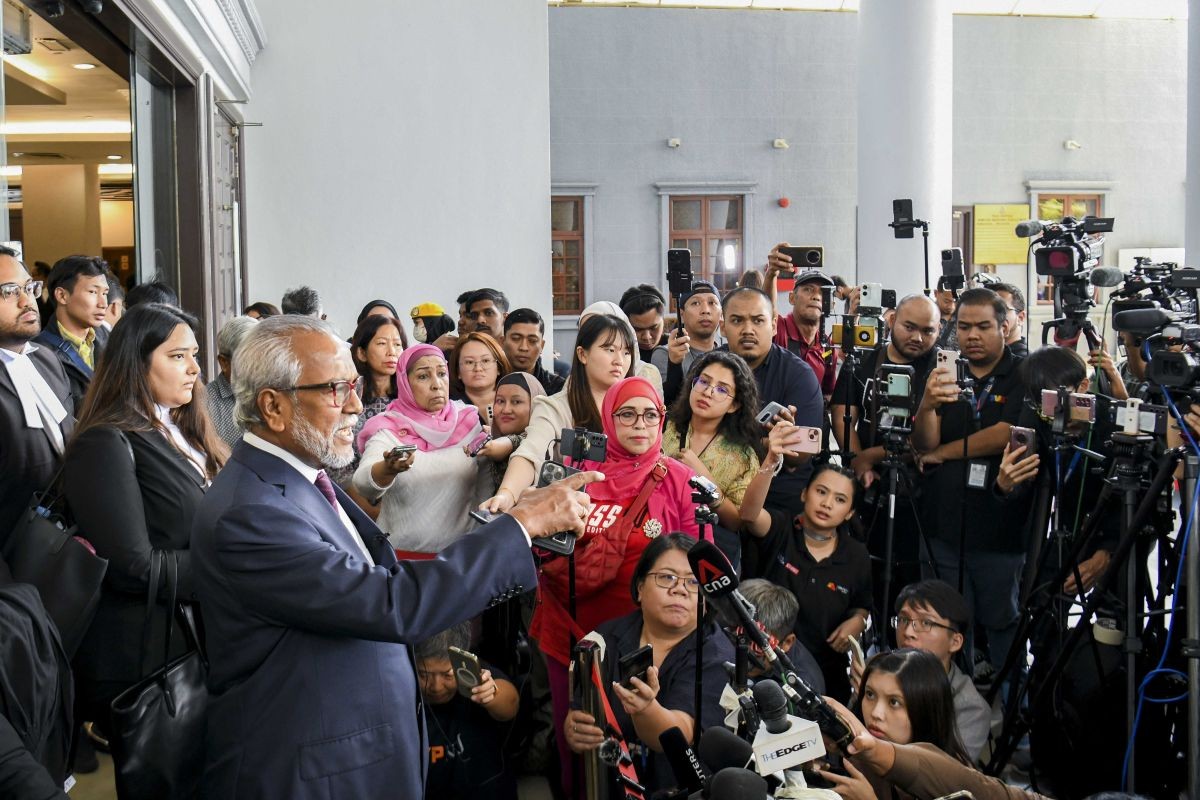 அடுத்தாண்டு நவம்பர் வரை 92 நாட்கள் நடக்க இருக்கும் நஜிப் வழக்கு – நீதிமன்ற முடிவால் வருத்தத்தில் Shafee Abdulla