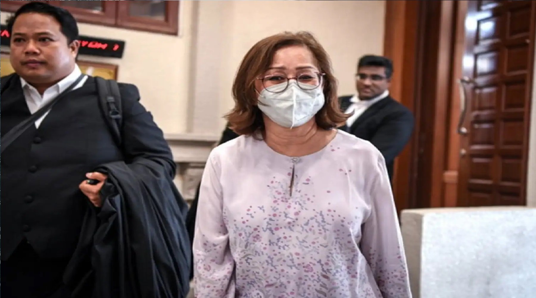 கடப்பிதழை திரும்பப்பெறுவதில் வெற்றி பெற்றார்