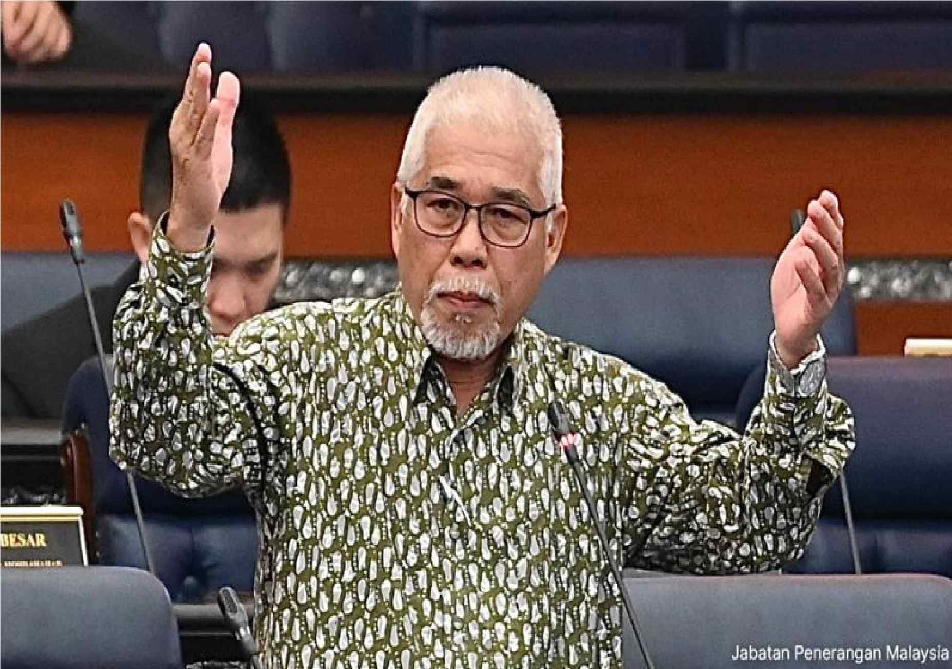 விடுமுறையை மாற்றியதில் தமக்கு உடன்பாடுயில்லையாம்