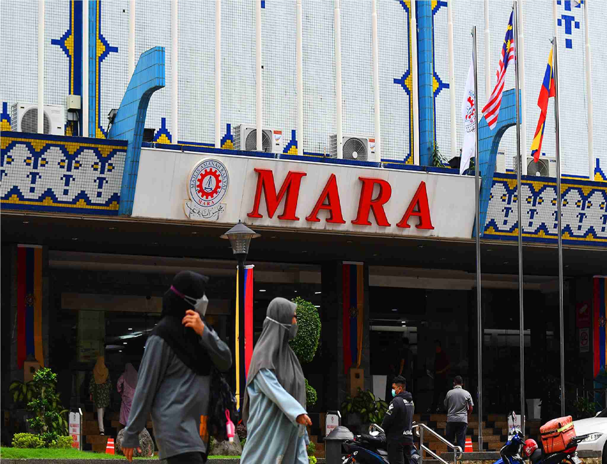 கிட்டத்தட்ட ஒரு லட்சம் பேர் கடனை திருப்பி செலுத்தவில்லை