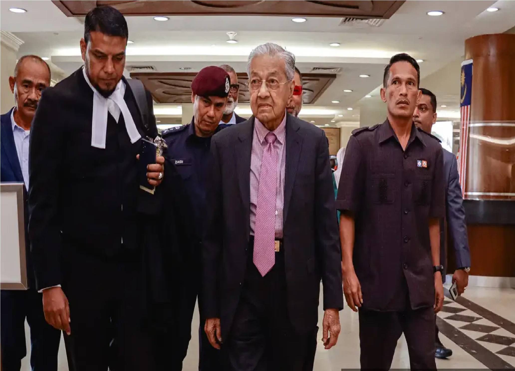 ஜாஹிட்டின் அறிவிப்பினால் மலாய்க்காரர்கள் மத்தியில் செல்வாக்கை இழந்தேன் / நீதிமன்றத்தில் துன் மகாதீர் வாதம்