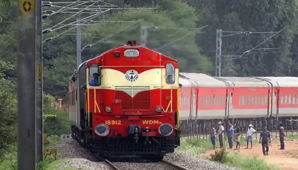 தீபாவளிக்கு ஊருக்கு போறீங்களா? 40 சிறப்பு ரயில்கள் இருக்கு