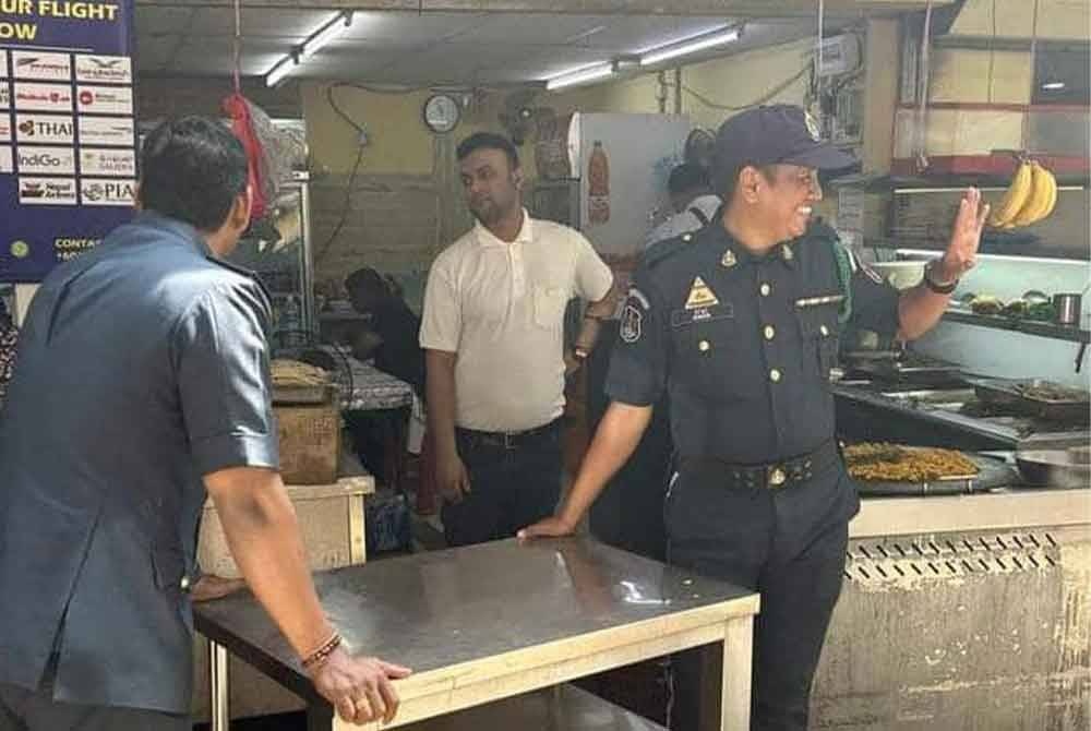 அந்நிய நாட்டவர் வியாபார பொருட்கள் பறிமுதல்