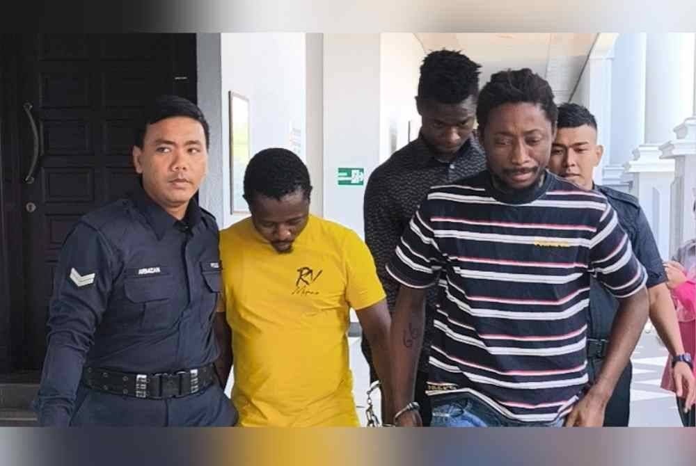 போலி அமெரிக்க நோட்டு, மூன்று மாணவர்கள் குற்றச்சாட்டு