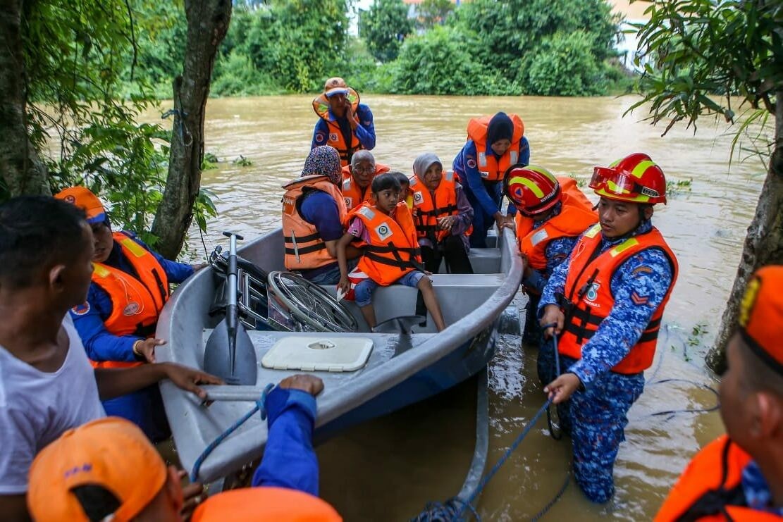 கெடாவில் தொடர்ந்து பெய்து வரும் கன மழையால் வெள்ள நிலைமை நீடித்து வருகிறது