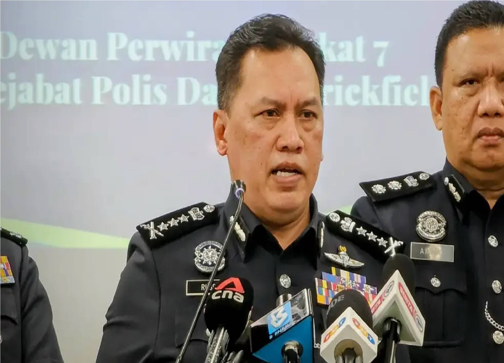 மிரட்டிப்பணம் பறித்தல் - இளம் பெண் மானபங்கம் / ஒரு போலீஸ் உயர் அதிகாரி உட்பட 7 போலீஸ்காரர்கள் கைது