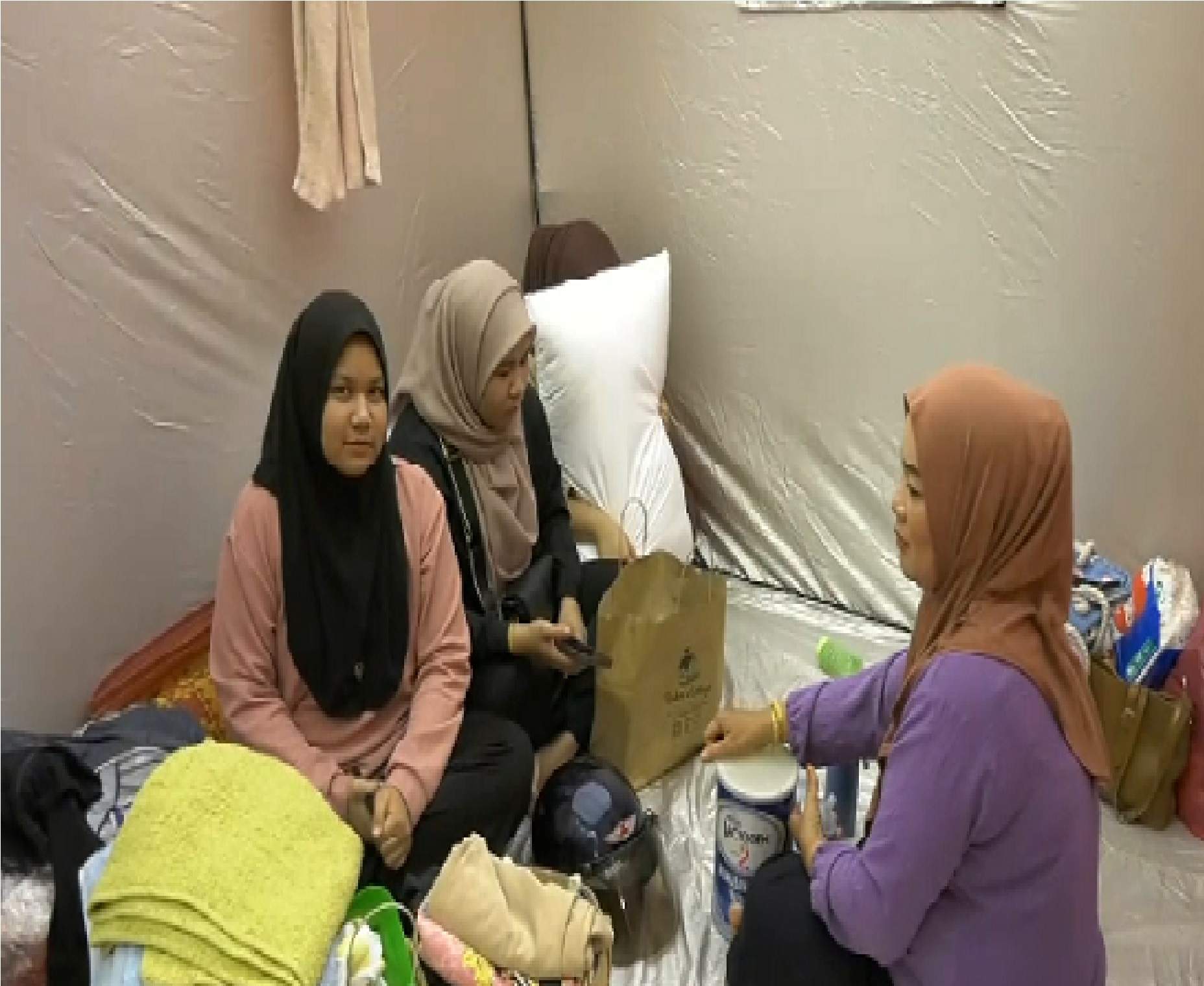 வெள்ளத்தில் பாதிக்கப்பட்டவர்களுக்கு தலா ஆயிரம் வெள்ளி நிதி உதவி