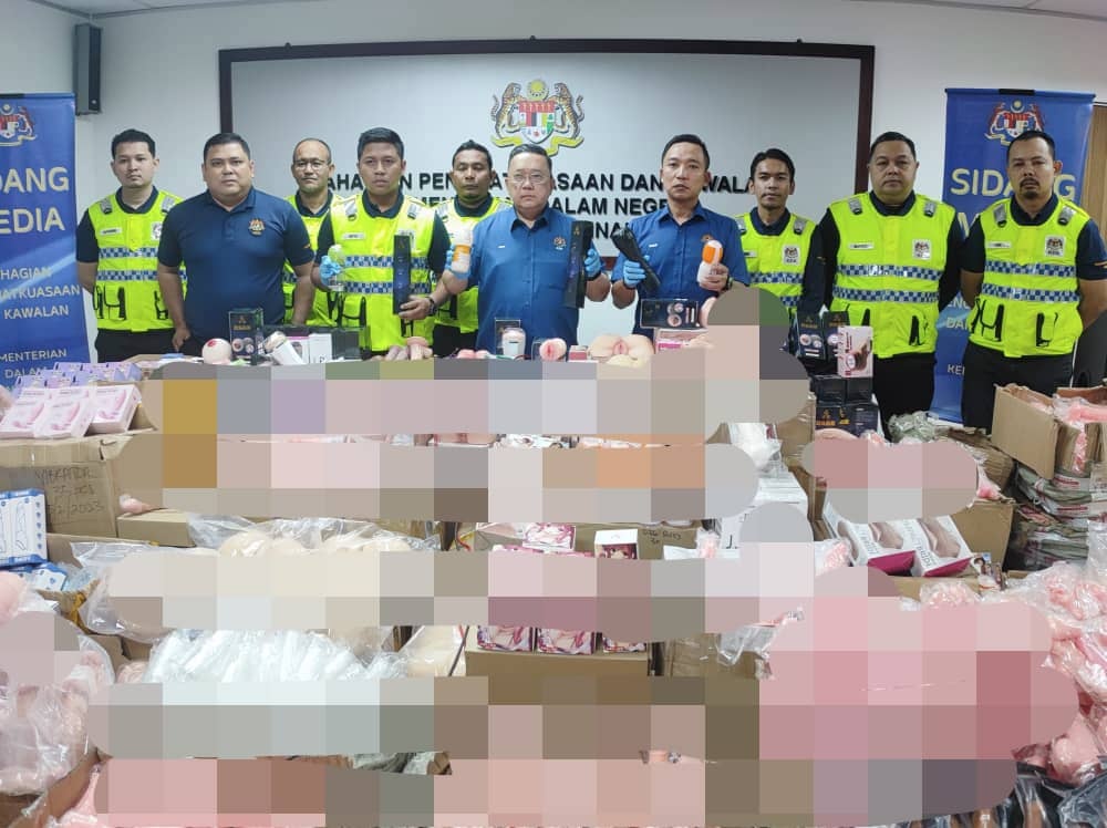 ஆபாச விளையாட்டு உபகரணங்கள் அழிக்கப்பட்டன