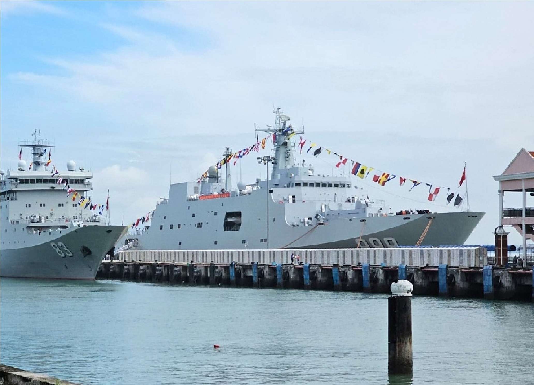 ஜிங்காங் ஷான் 999 பினாங்கு துறைமுகத்தில் அணைந்துள்ளது